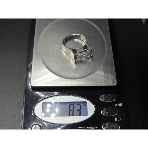 Size 8 Sterling Silver Brilliant Large Cubic Zirconia Gem Band Ring - Picture 8 of 8